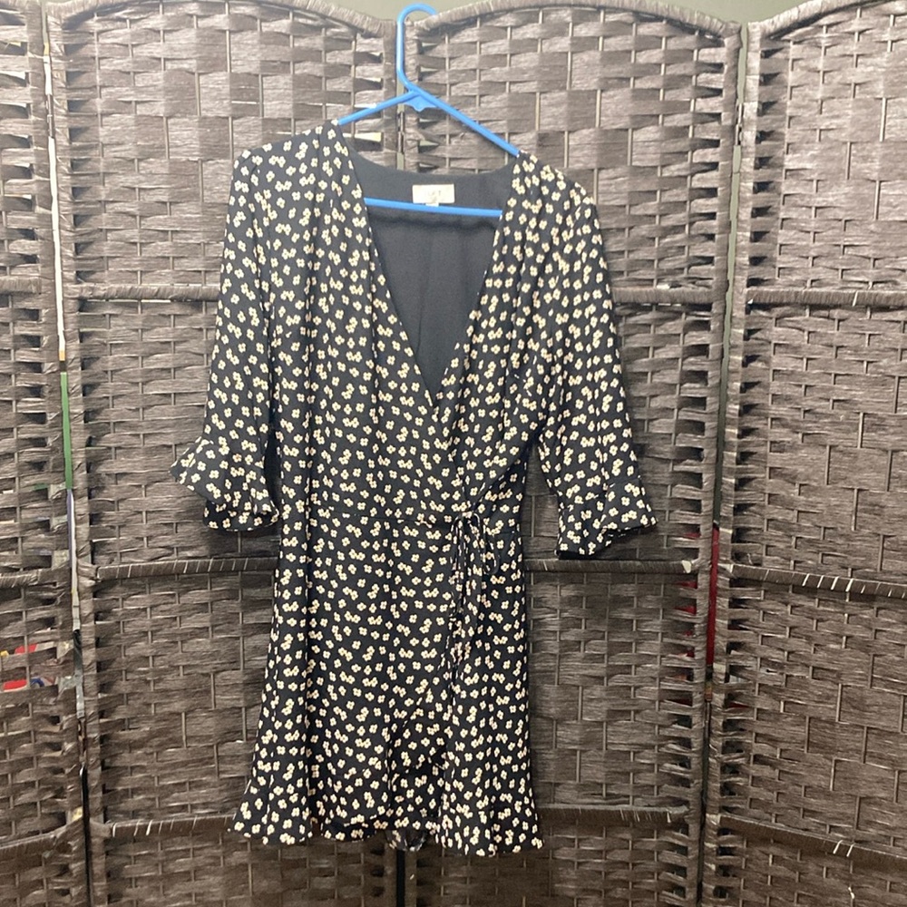 Black and White Floral Dress with built in shorts Sz 8 - Loft - Great Condition